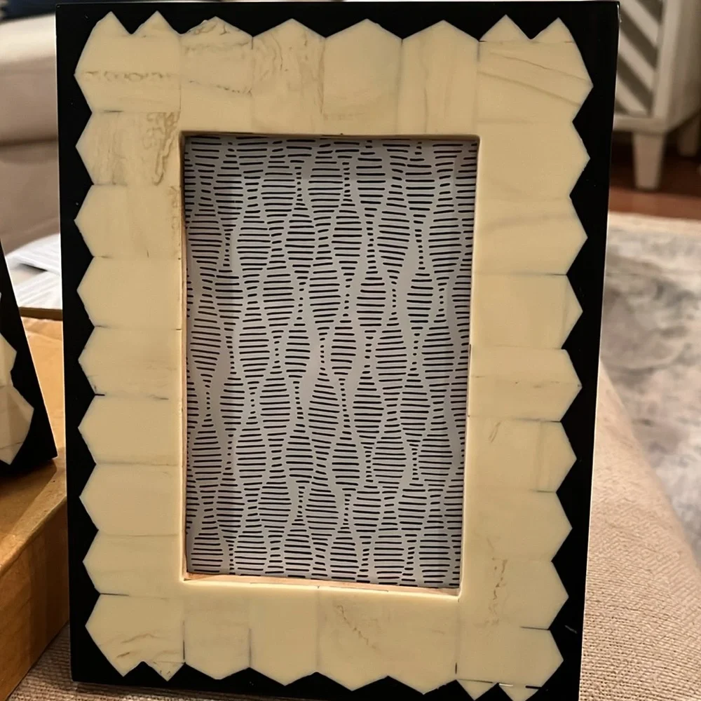 Set of 2 Creative Co-Op Resin Photo Frames,4x6” and 5x7”/NWT